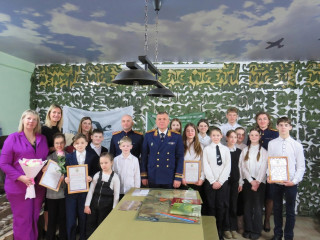 обучающиеся Хохловской средней школы посетили музей регионального управления СК России - фото - 3