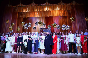 торжественное мероприятие, посвященное вручению выпускникам школ Смоленского района золотых и серебряных медалей - фото - 10