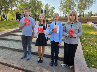 на Мемориале памяти советских граждан, погибших в концентрационном лагере № 126, прошёл торжественный митинг, посвящённый 81-й годовщине освобождения Смоленщины - фото - 4