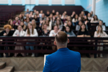 минпросвещения России запускает программу именных стипендий для студентов педагогических вузов - фото - 1