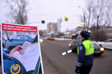 в Смоленском районе сотрудники Госавтоинспекции провели совместный рейд судебными приставами по выявлению должников - фото - 8