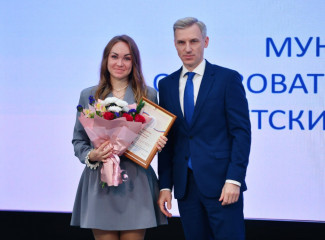 лауреат областного профессионального конкурса «Воспитатель года» - фото - 1