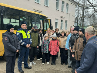 сотрудники Госавтоинспекции провели профилактическую беседу по ПДД с учащимися МБОУ Касплянской СШ - фото - 2